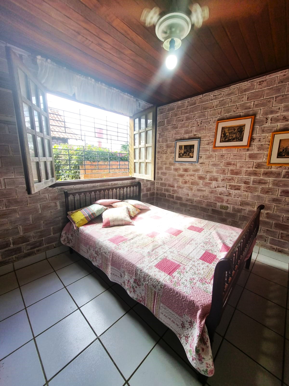 Casa  à Venda em Condomínio em Gravatá/PE - 200 m² - 5 Quartos
