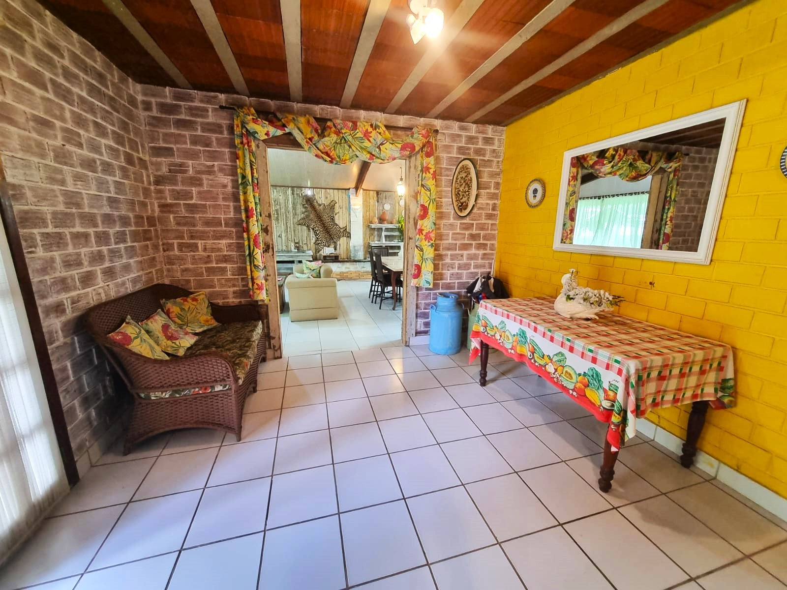 Casa  à Venda em Condomínio em Gravatá/PE - 200 m² - 5 Quartos