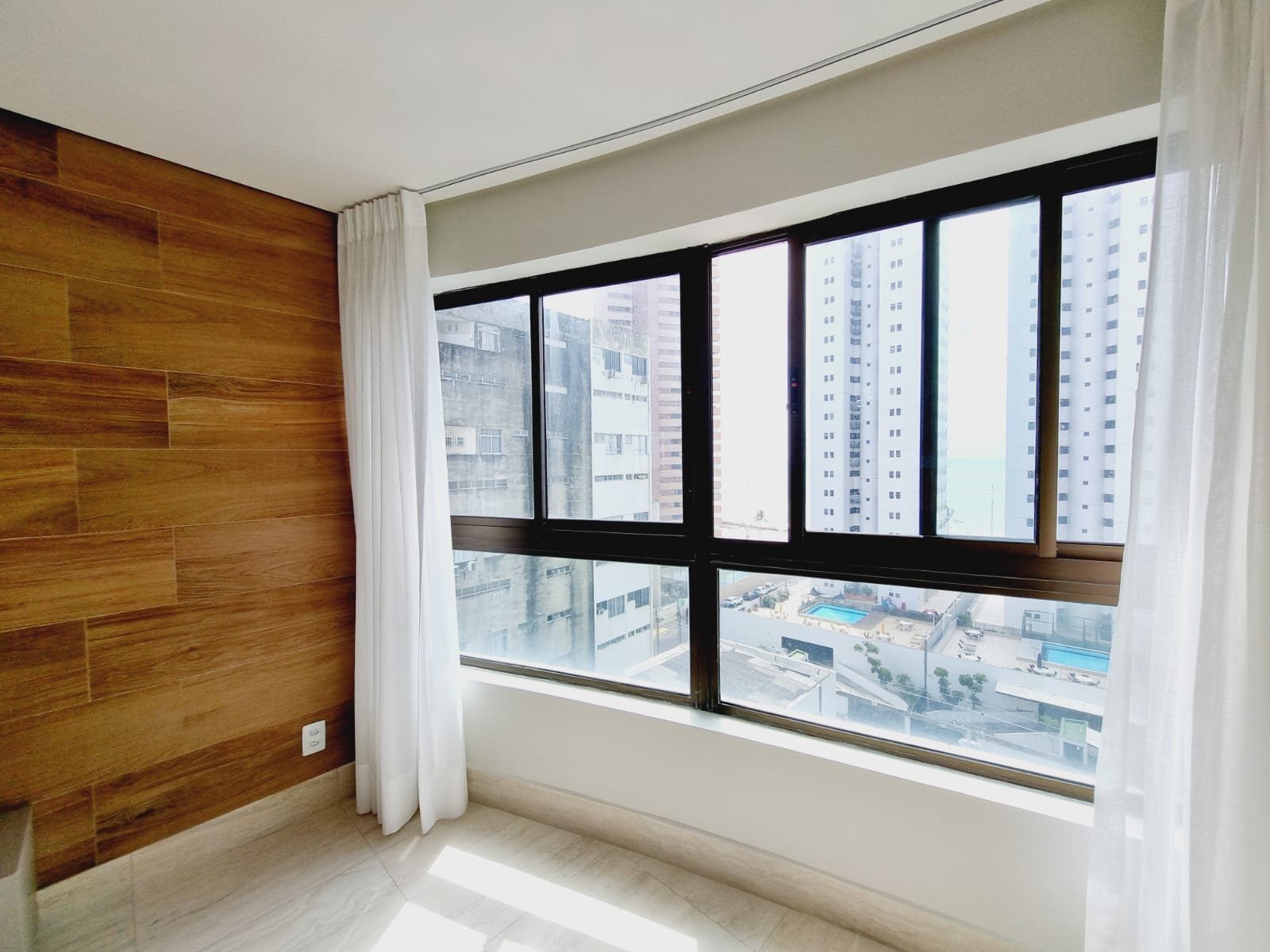 Apartamento Locação mobiliado - 57m² - 2 Quartos - 2 Suítes - Vista Mar - Setúbal 