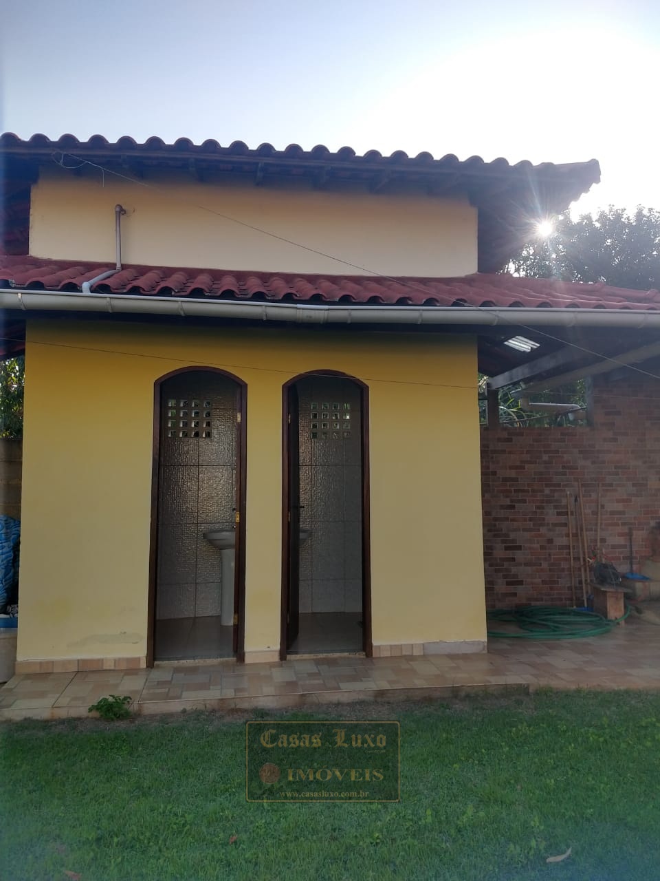 Casa à venda Jaconé - RJ. Com 2 qtos. varandão, 120m² construído. Terreno 400,00m²