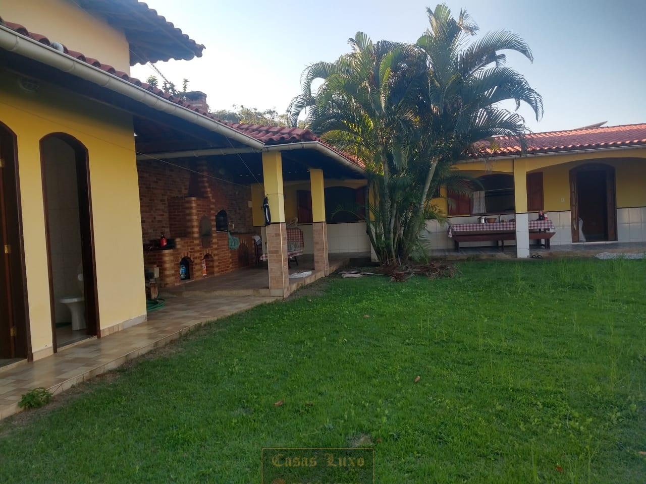 Casa à venda Jaconé - RJ. Com 2 qtos. varandão, 120m² construído. Terreno 400,00m²