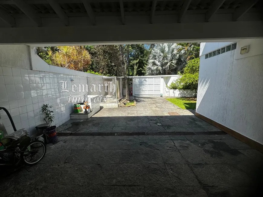 Casa na Barra, Luxo, em condomínio, 5 qtos., 427,00m² 7 vagas. terreno 617,00m²