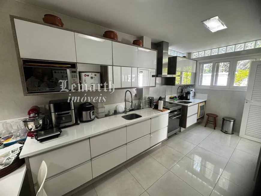 Casa na Barra, Luxo, em condomínio, 5 qtos., 427,00m² 7 vagas. terreno 617,00m²