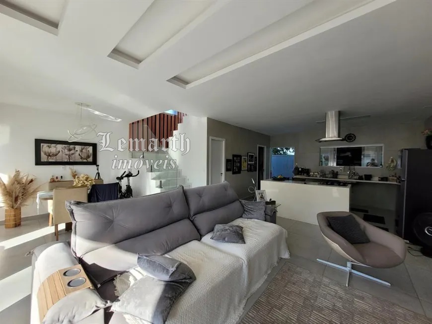 Casa Luxo em Vargem Pq. Condomínio Fechado. 3 Quartos e 4 banheiros, 2 vagas. 225 m²   R$ 1.290.000