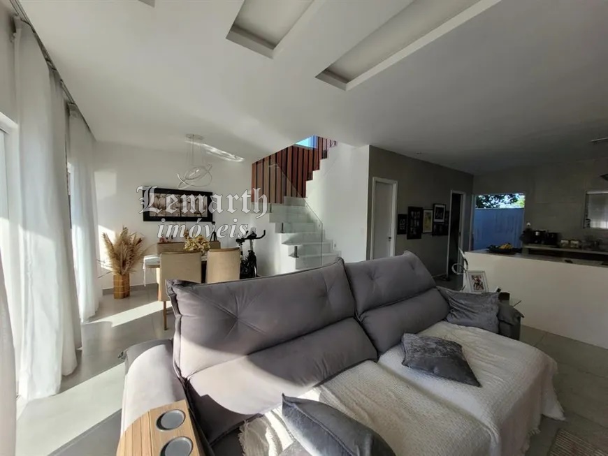 Casa Luxo em Vargem Pq. Condomínio Fechado. 3 Quartos e 4 banheiros, 2 vagas. 225 m²   R$ 1.290.000