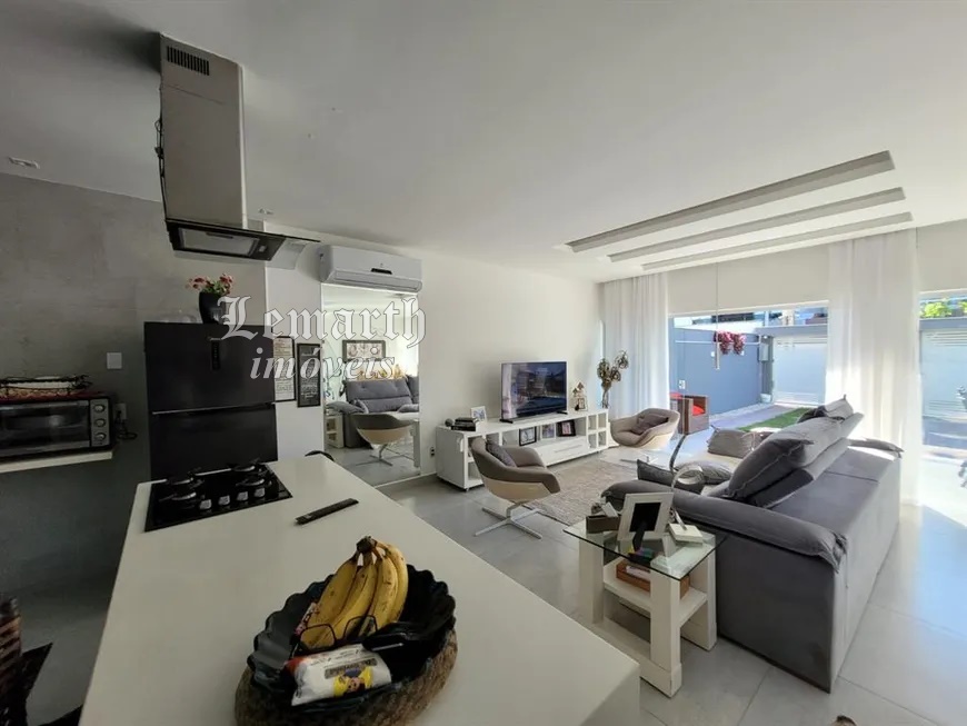Casa Luxo em Vargem Pq. Condomínio Fechado. 3 Quartos e 4 banheiros, 2 vagas. 225 m²   R$ 1.290.000