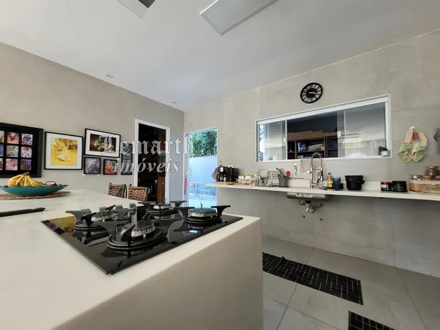 Casa Luxo em Vargem Pq. Condomínio Fechado. 3 Quartos e 4 banheiros, 2 vagas. 225 m²   R$ 1.290.000