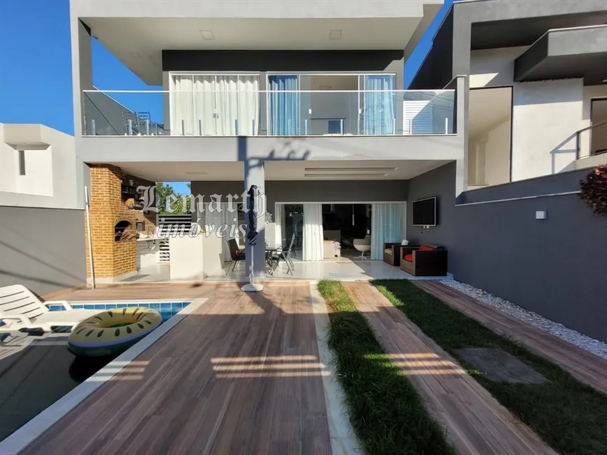 Casa Luxo em Vargem Pq. Condomínio Fechado. 3 Quartos e 4 banheiros, 2 vagas. 225 m²   R$ 1.290.000