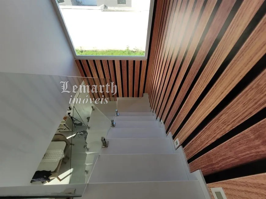 Casa Luxo em Vargem Pq. Condomínio Fechado. 3 Quartos e 4 banheiros, 2 vagas. 225 m²   R$ 1.290.000