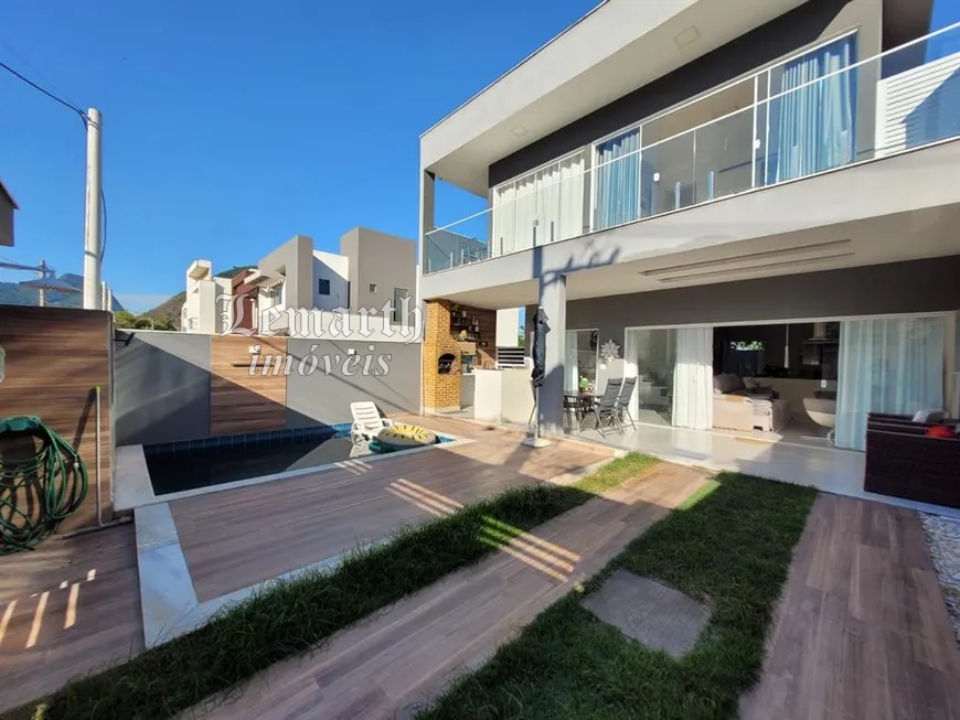 Casa Luxo em Vargem Pq. Condomínio Fechado. 3 Quartos e 4 banheiros, 2 vagas. 225 m²   R$ 1.290.000