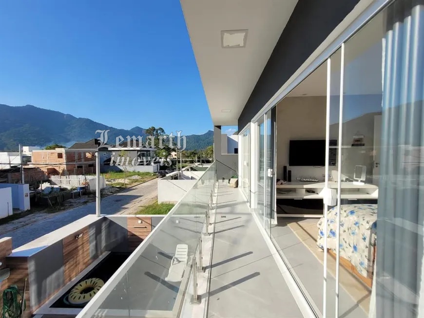 Casa Luxo em Vargem Pq. Condomínio Fechado. 3 Quartos e 4 banheiros, 2 vagas. 225 m²   R$ 1.290.000