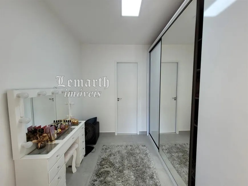 Casa Luxo em Vargem Pq. Condomínio Fechado. 3 Quartos e 4 banheiros, 2 vagas. 225 m²   R$ 1.290.000