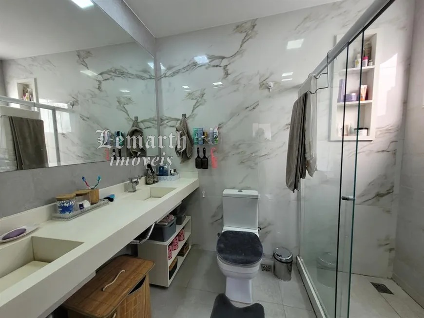 Casa Luxo em Vargem Pq. Condomínio Fechado. 3 Quartos e 4 banheiros, 2 vagas. 225 m²   R$ 1.290.000
