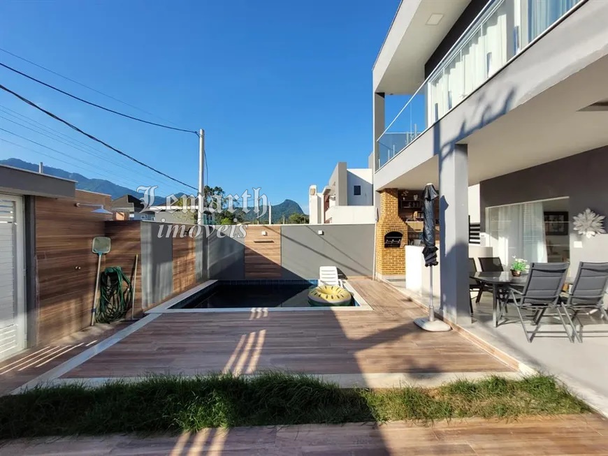 Casa Luxo em Vargem Pq. Condomínio Fechado. 3 Quartos e 4 banheiros, 2 vagas. 225 m²   R$ 1.290.000