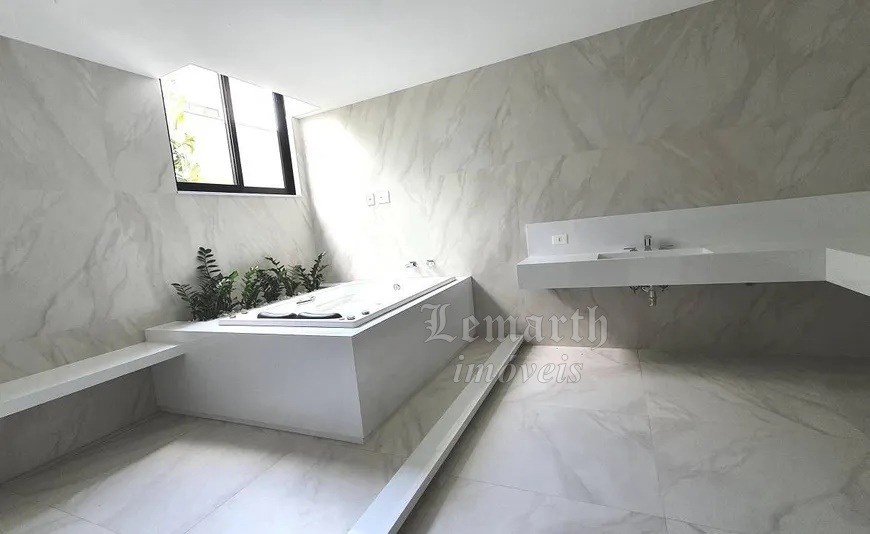Casa venda na Barra - Alphaville - Com 5 Quartos e 9 banheiros, 852,00m² por R$ 7.900.000 
