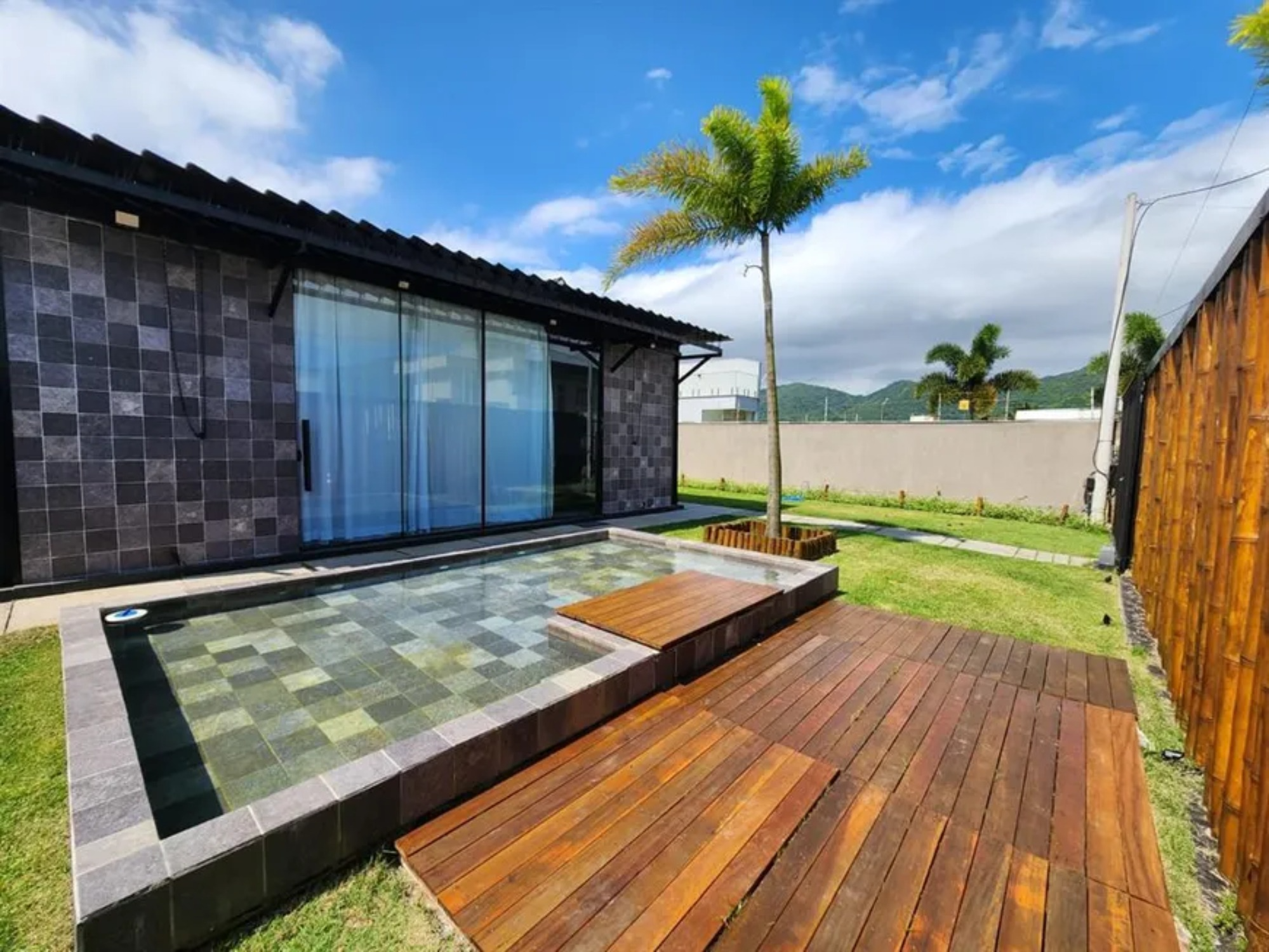 Casa em Condomínio Reserva das Garças - Com 4 Quartos e 5 banheiros à Venda, 350 m² por R$ 1.590.000