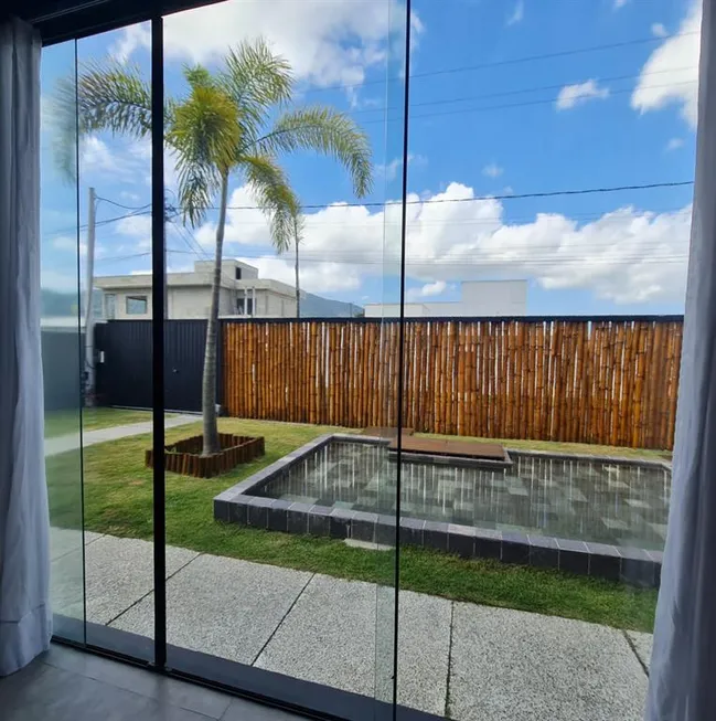 Casa em Condomínio Reserva das Garças - Com 4 Quartos e 5 banheiros à Venda, 350 m² por R$ 1.590.000