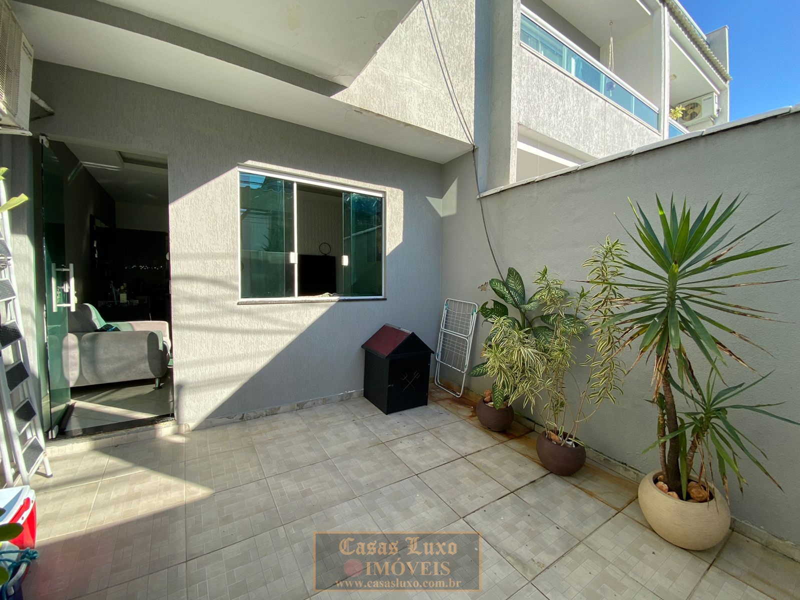 Casa de vila na Taquara - JPA. 2 Suítes, 3 banheiros, varanda e garagem. Documentação OK!