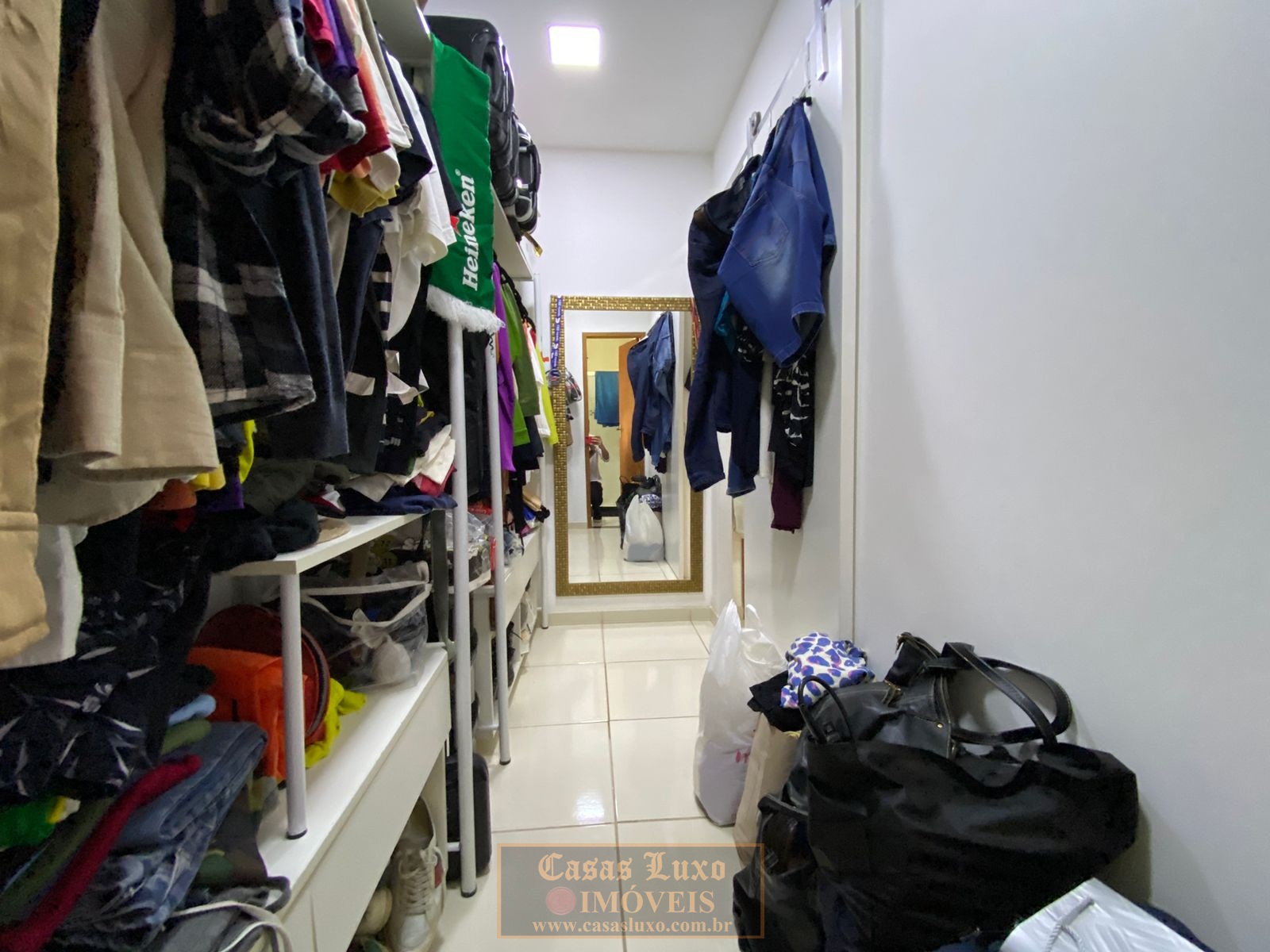 Casa de vila na Taquara - JPA. 2 Suítes, 3 banheiros, varanda e garagem. Documentação OK!