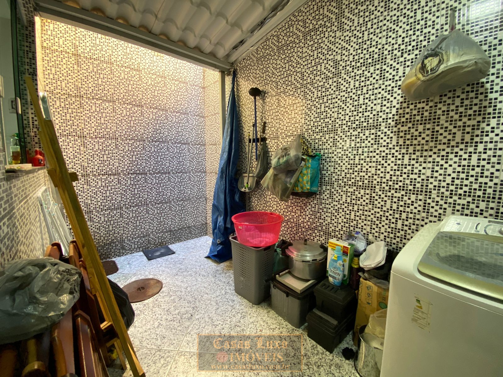 Casa de vila na Taquara - JPA. 2 Suítes, 3 banheiros, varanda e garagem. Documentação OK!