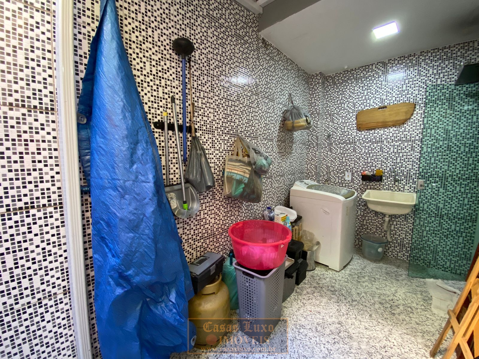 Casa de vila na Taquara - JPA. 2 Suítes, 3 banheiros, varanda e garagem. Documentação OK!