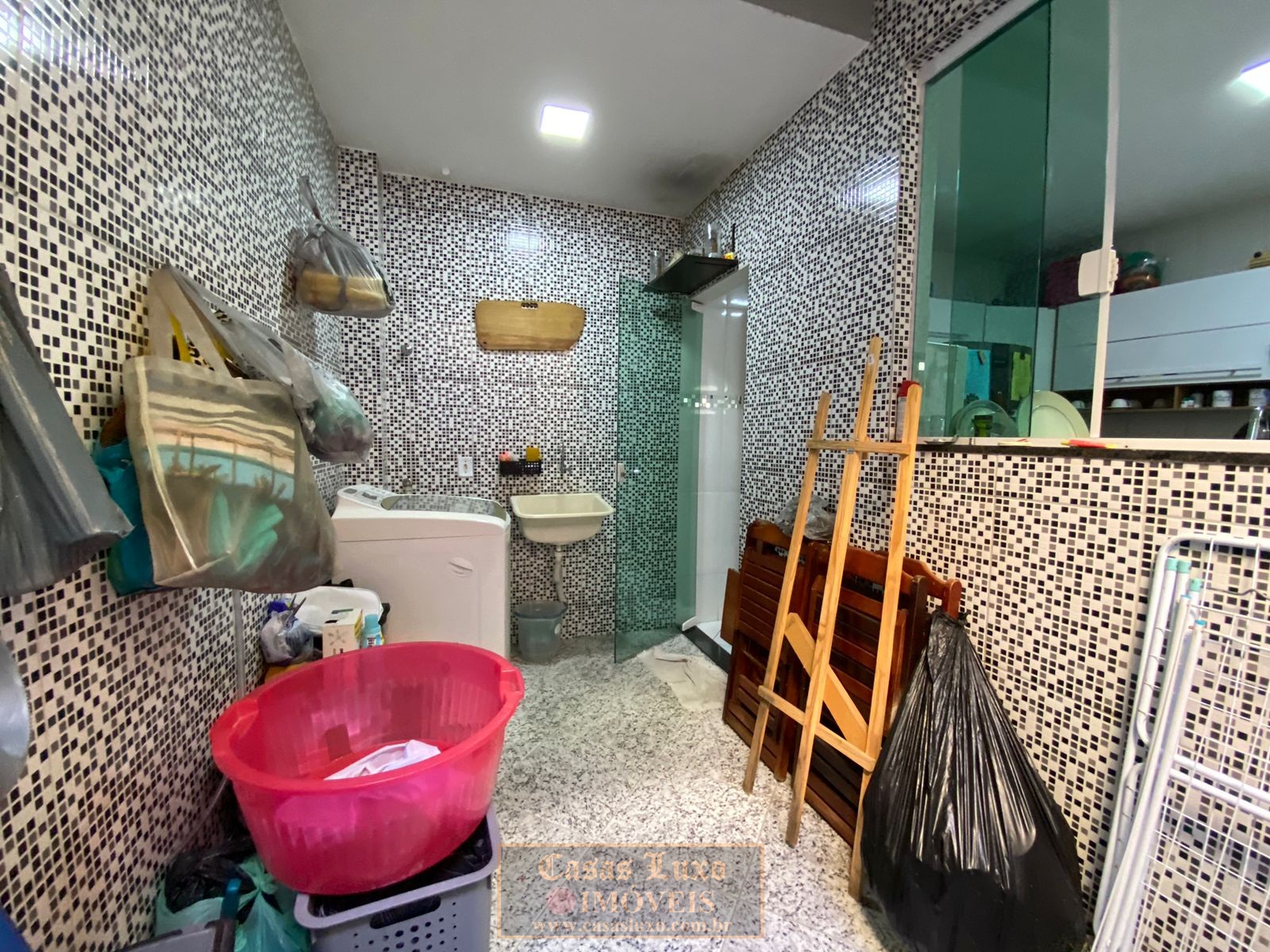 Casa de vila na Taquara - JPA. 2 Suítes, 3 banheiros, varanda e garagem. Documentação OK!