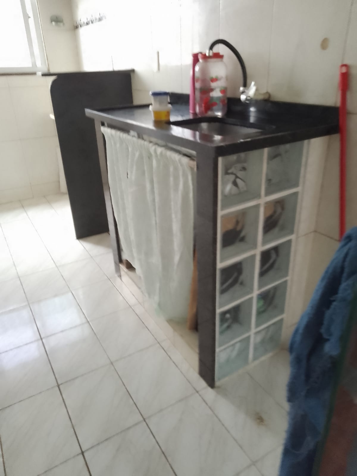 VENDO APARTAMENTO 02 QTOS. COM VAGA, NO CONDOMÍNIO RESIDENCIAL AMETISTA. EM JESUÍTAS. 