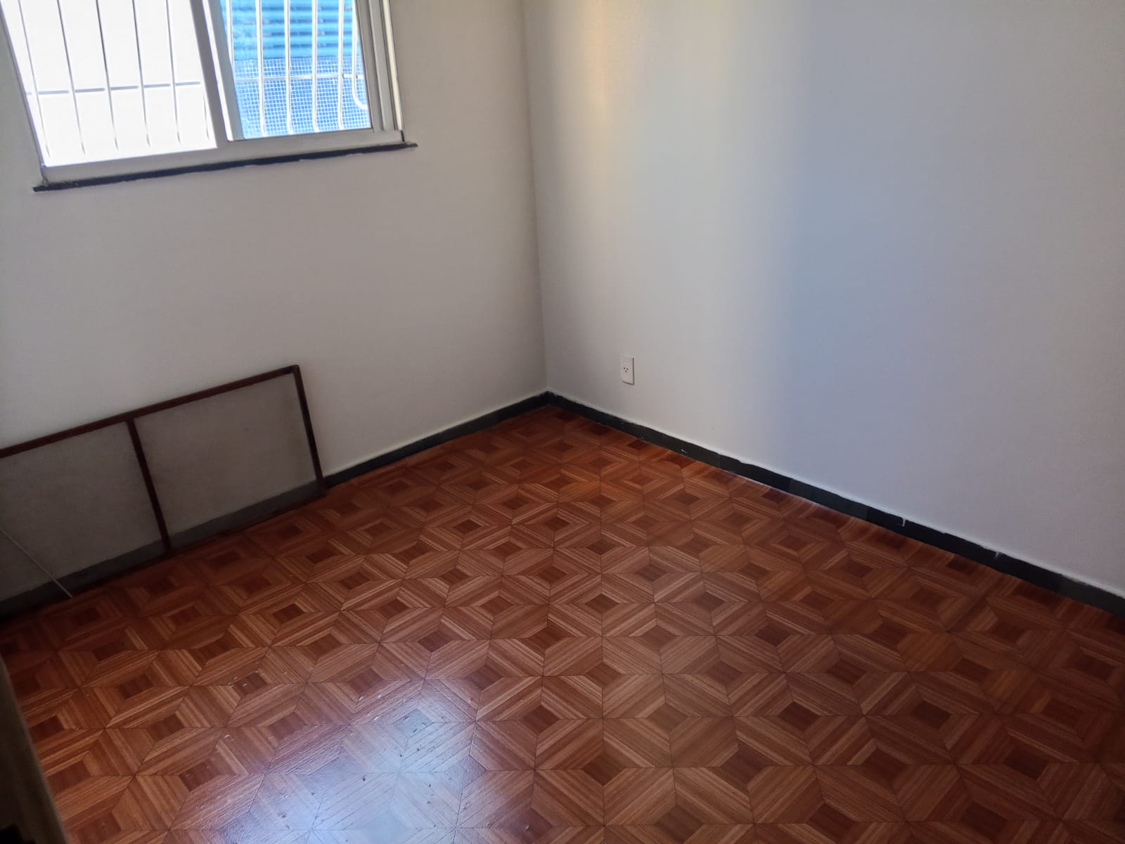 VENDO APARTAMENTO 02 QTOS. COM VAGA, NO CONDOMÍNIO RESIDENCIAL AMETISTA. EM JESUÍTAS. 