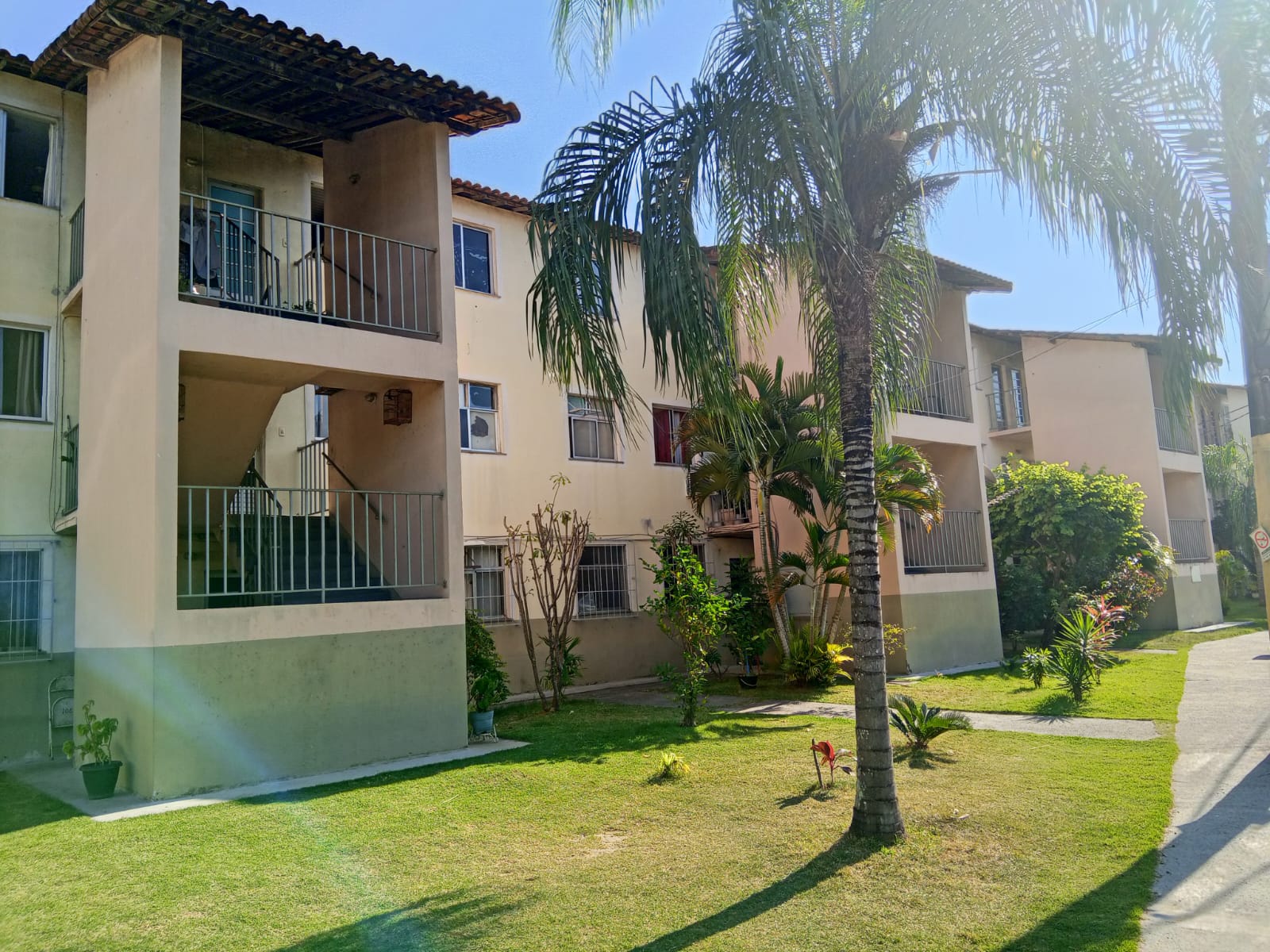 VENDO APARTAMENTO 02 QTOS. COM VAGA, NO CONDOMÍNIO RESIDENCIAL AMETISTA. EM JESUÍTAS. 
