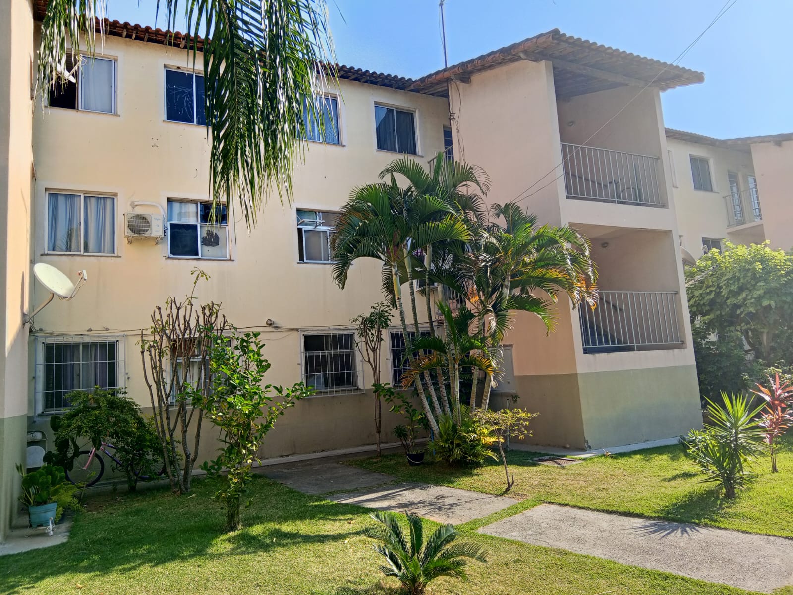 VENDO APARTAMENTO 02 QTOS. COM VAGA, NO CONDOMÍNIO RESIDENCIAL AMETISTA. EM JESUÍTAS. 