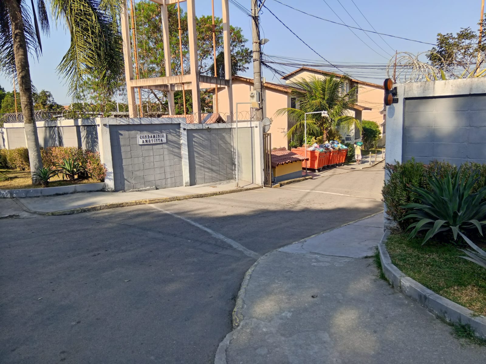 VENDO APARTAMENTO 02 QTOS. COM VAGA, NO CONDOMÍNIO RESIDENCIAL AMETISTA. EM JESUÍTAS. 