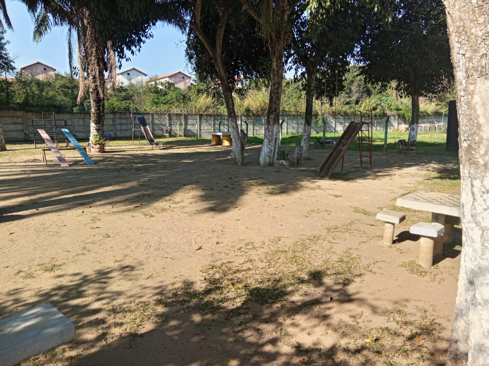 VENDO APARTAMENTO 02 QTOS. COM VAGA, NO CONDOMÍNIO RESIDENCIAL AMETISTA. EM JESUÍTAS. 