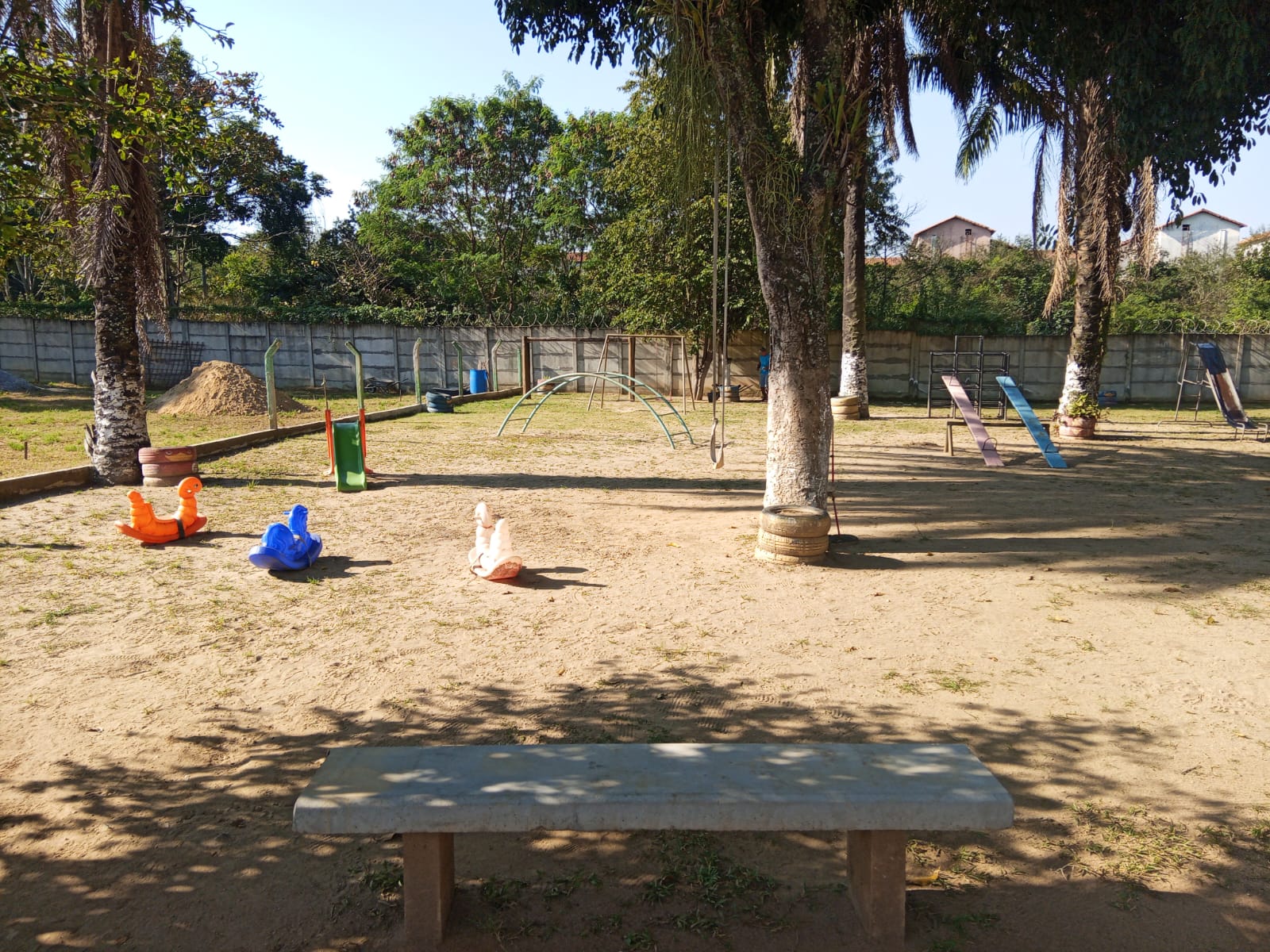 VENDO APARTAMENTO 02 QTOS. COM VAGA, NO CONDOMÍNIO RESIDENCIAL AMETISTA. EM JESUÍTAS. 