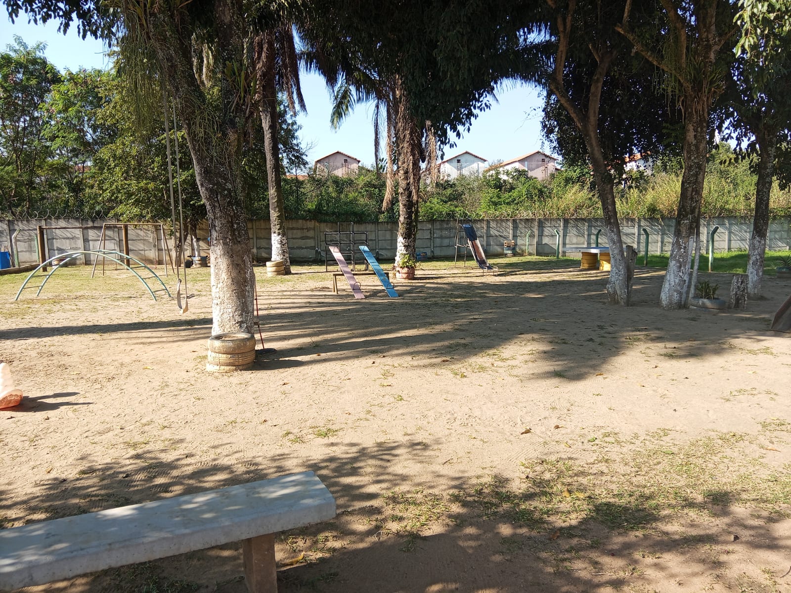 VENDO APARTAMENTO 02 QTOS. COM VAGA, NO CONDOMÍNIO RESIDENCIAL AMETISTA. EM JESUÍTAS. 