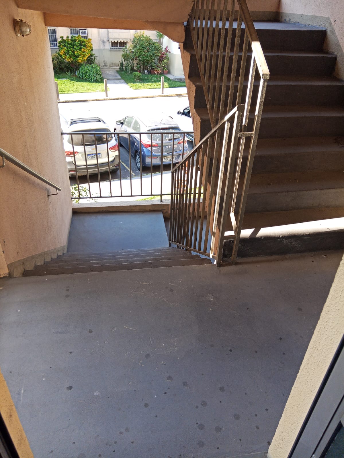VENDO APARTAMENTO 02 QTOS. COM VAGA, NO CONDOMÍNIO RESIDENCIAL AMETISTA. EM JESUÍTAS. 