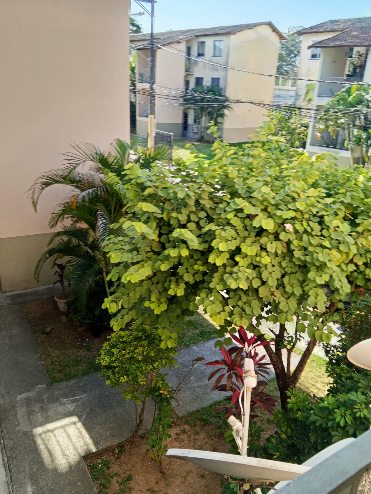 VENDO APARTAMENTO 02 QTOS. COM VAGA, NO CONDOMÍNIO RESIDENCIAL AMETISTA. EM JESUÍTAS. 