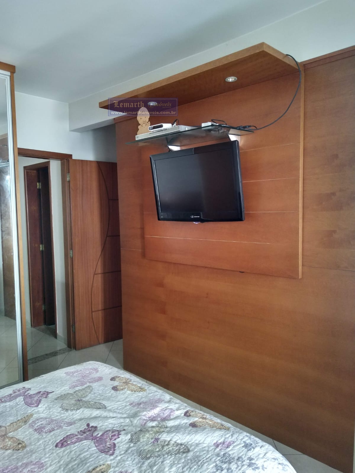 CASA EM CONDOMÍNIO FECHADO - PRAÇA SECA - 3 QTOS. SUÍTE, ÁREA EXTERNA COM CHURRASQUEIRA E GARAGEM.