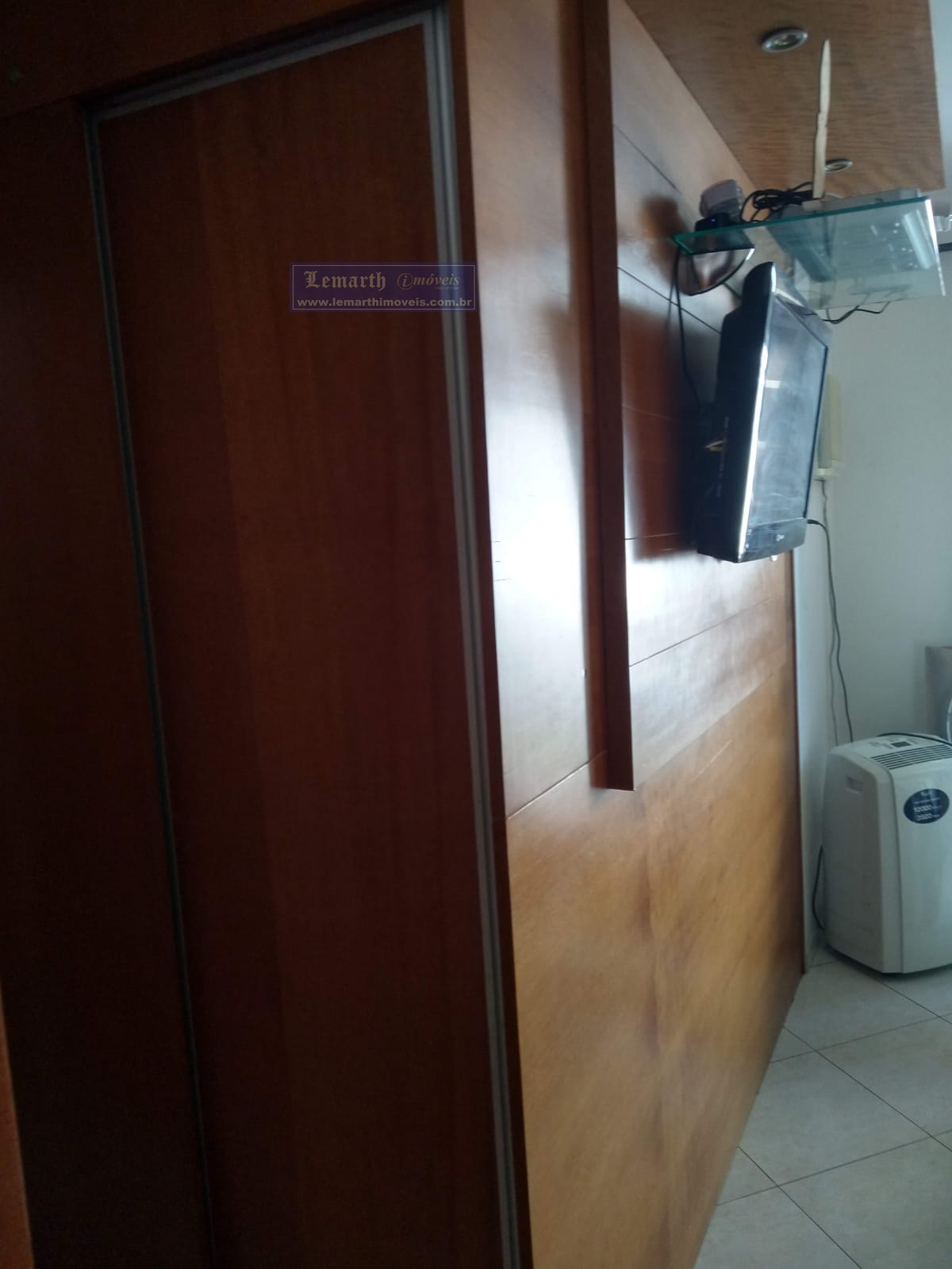 CASA EM CONDOMÍNIO FECHADO - PRAÇA SECA - 3 QTOS. SUÍTE, ÁREA EXTERNA COM CHURRASQUEIRA E GARAGEM.