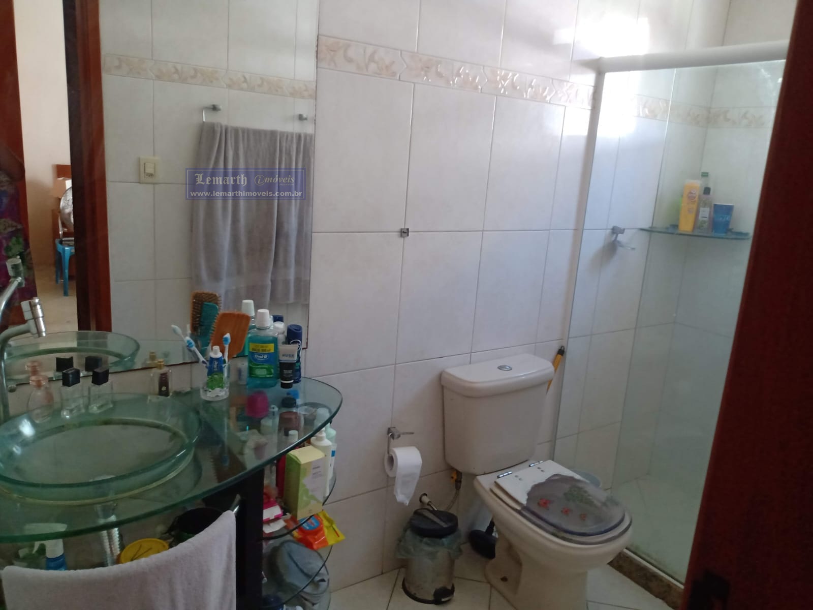 CASA EM CONDOMÍNIO FECHADO - PRAÇA SECA - 3 QTOS. SUÍTE, ÁREA EXTERNA COM CHURRASQUEIRA E GARAGEM.