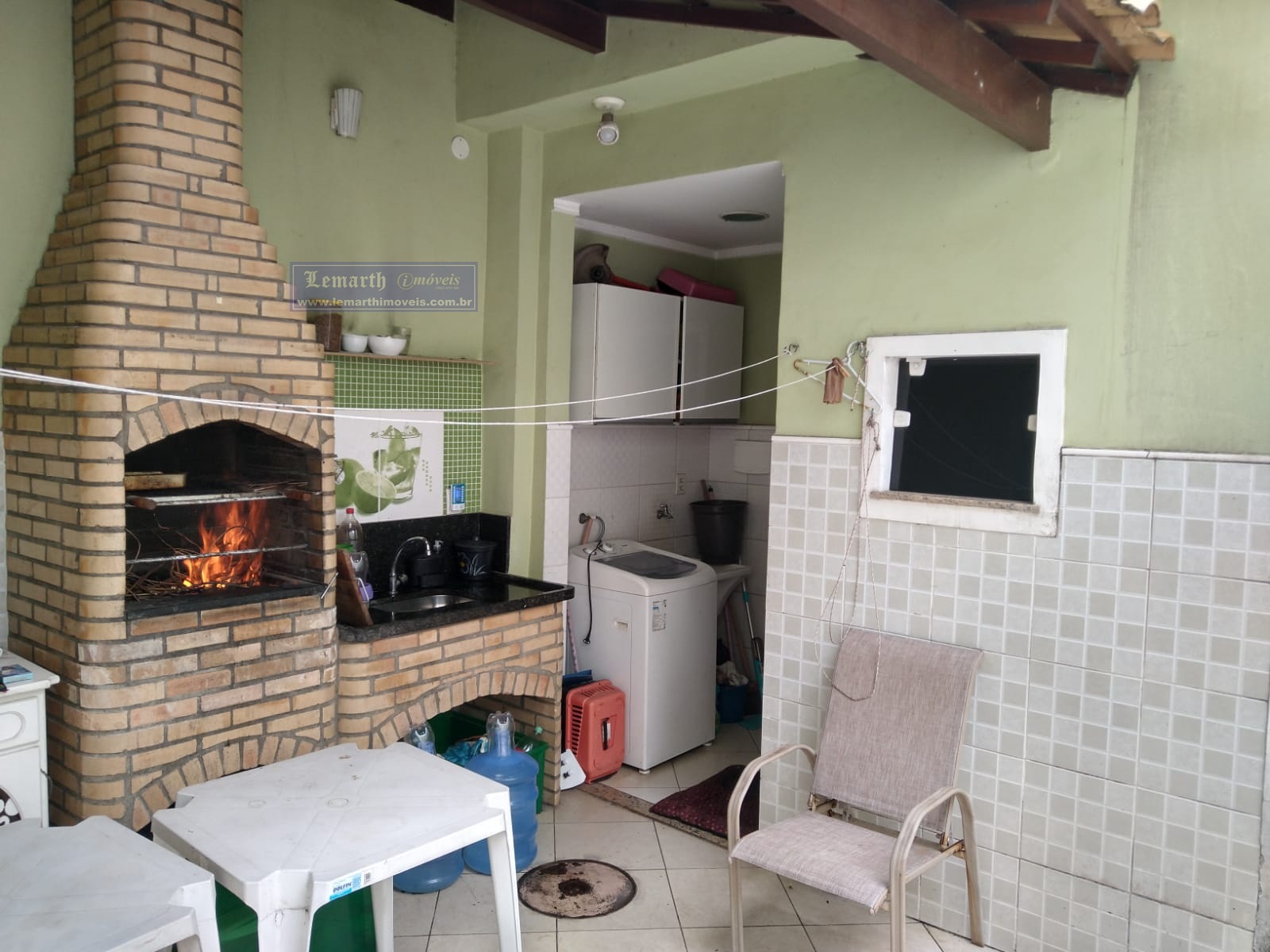 CASA EM CONDOMÍNIO FECHADO - PRAÇA SECA - 3 QTOS. SUÍTE, ÁREA EXTERNA COM CHURRASQUEIRA E GARAGEM.