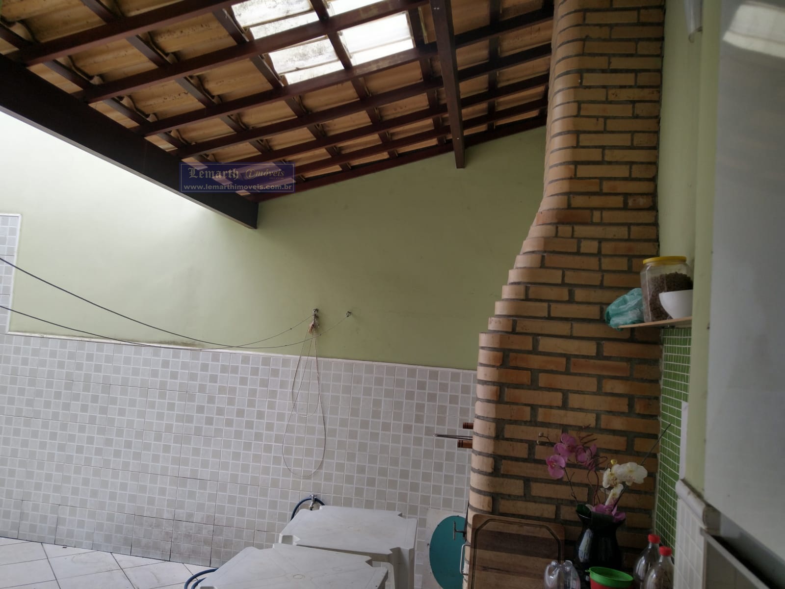 CASA EM CONDOMÍNIO FECHADO - PRAÇA SECA - 3 QTOS. SUÍTE, ÁREA EXTERNA COM CHURRASQUEIRA E GARAGEM.