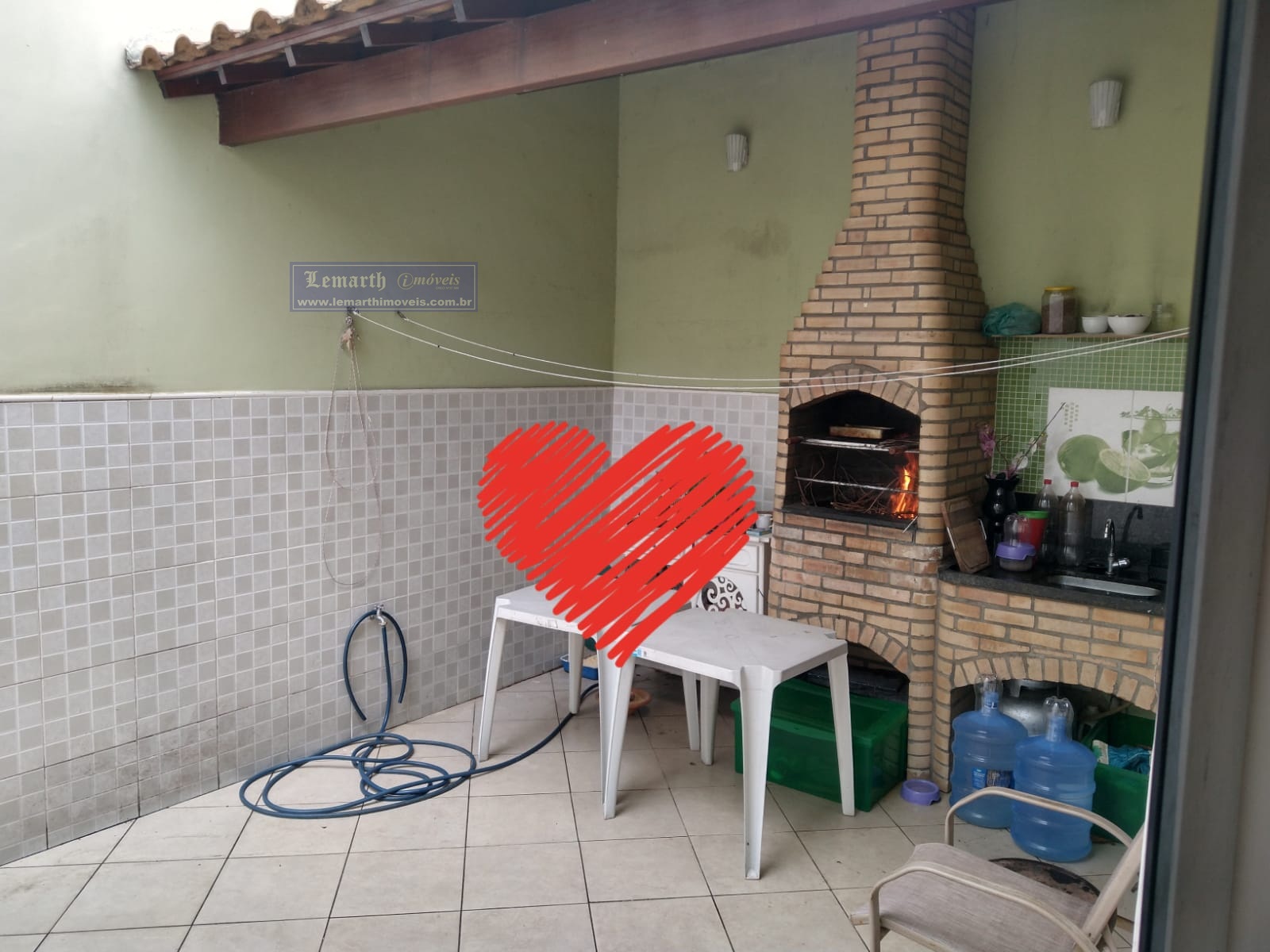 CASA EM CONDOMÍNIO FECHADO - PRAÇA SECA - 3 QTOS. SUÍTE, ÁREA EXTERNA COM CHURRASQUEIRA E GARAGEM.