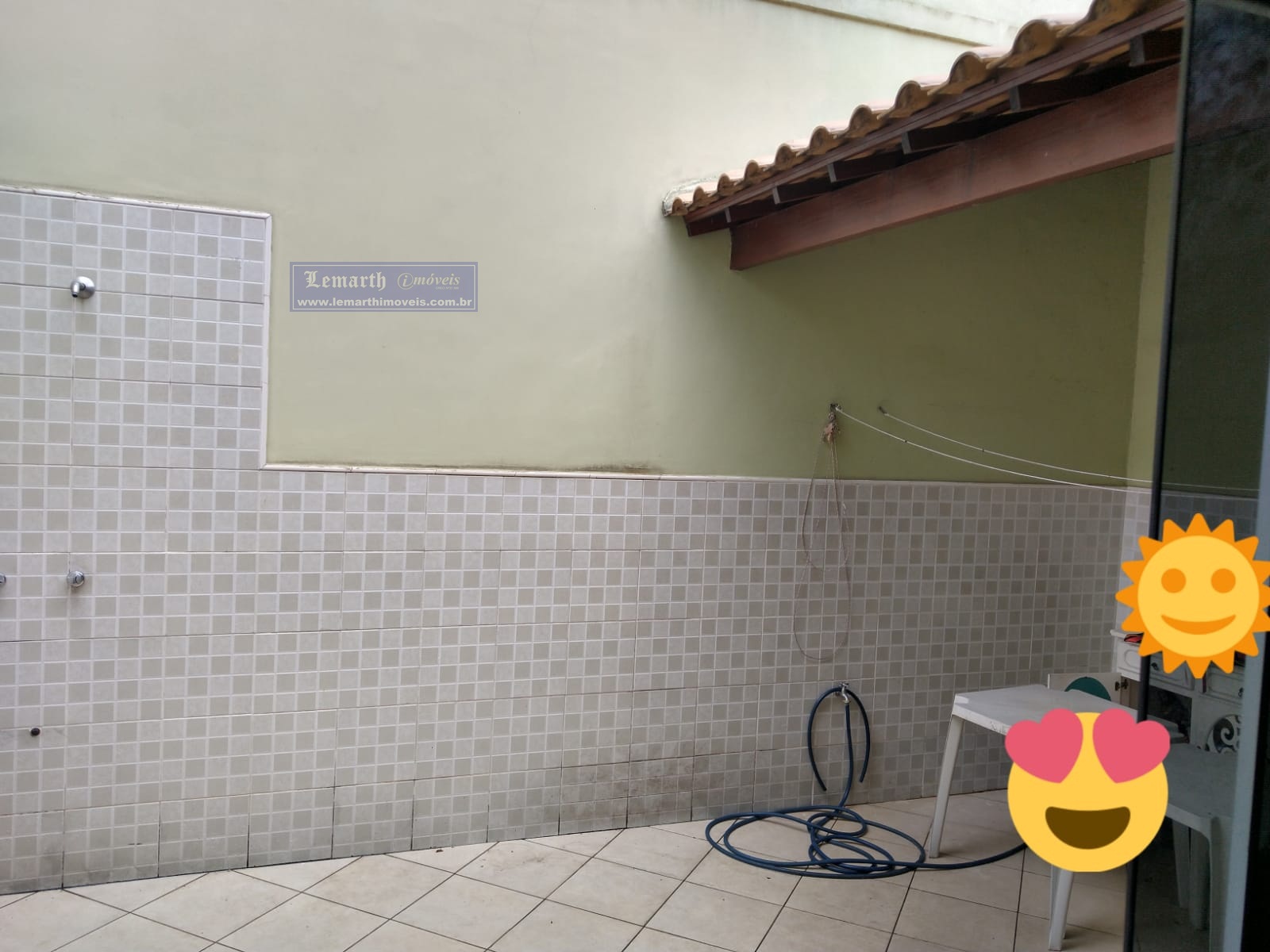 CASA EM CONDOMÍNIO FECHADO - PRAÇA SECA - 3 QTOS. SUÍTE, ÁREA EXTERNA COM CHURRASQUEIRA E GARAGEM.