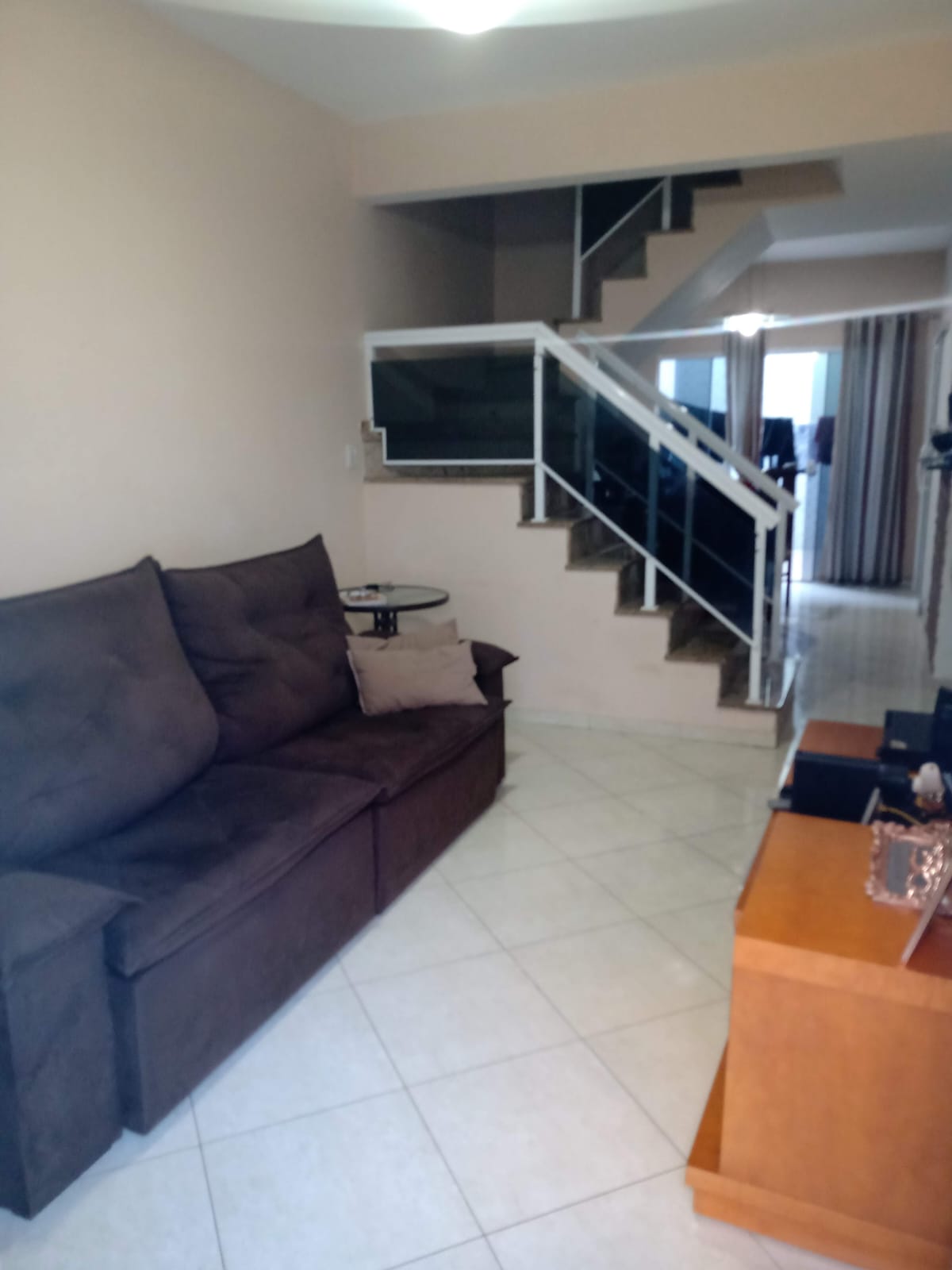 CASA EM CONDOMÍNIO FECHADO - PRAÇA SECA - 3 QTOS. SUÍTE, ÁREA EXTERNA COM CHURRASQUEIRA E GARAGEM.
