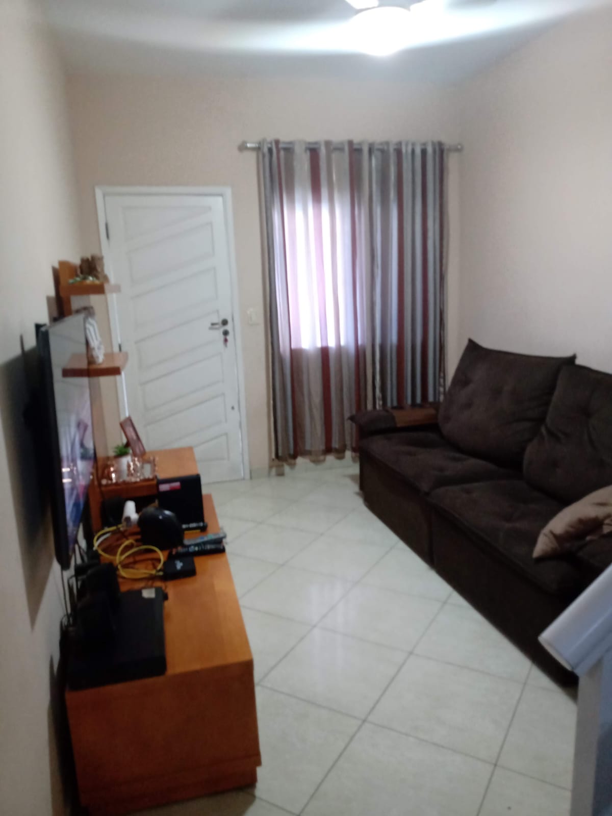 CASA EM CONDOMÍNIO FECHADO - PRAÇA SECA - 3 QTOS. SUÍTE, ÁREA EXTERNA COM CHURRASQUEIRA E GARAGEM.