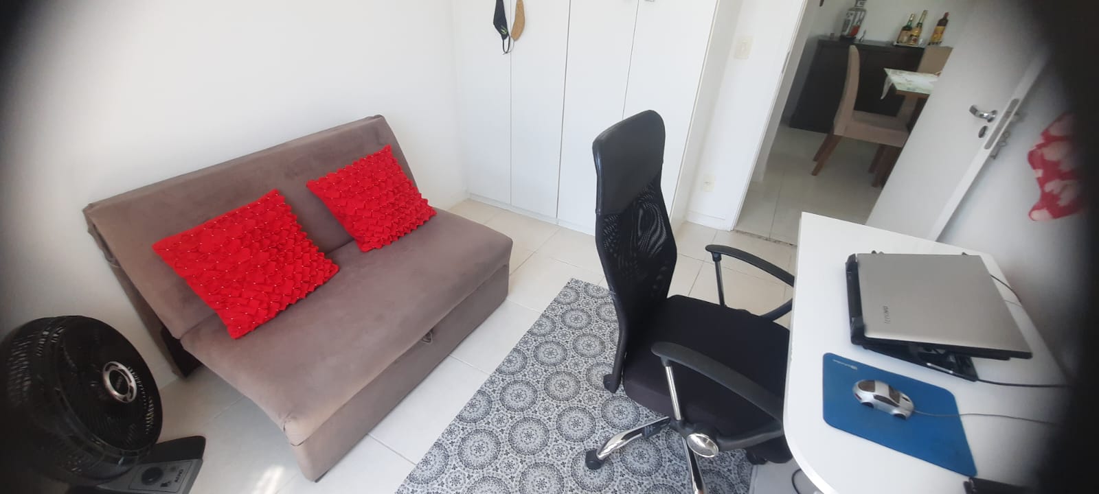 Alugo Apartamento na Praça Seca -  Totalmente Mobiliado - Lindo de 2Qtos. Suíte, Armários em todos os ambientes, 1 vaga de garagem  - R$1.700,00