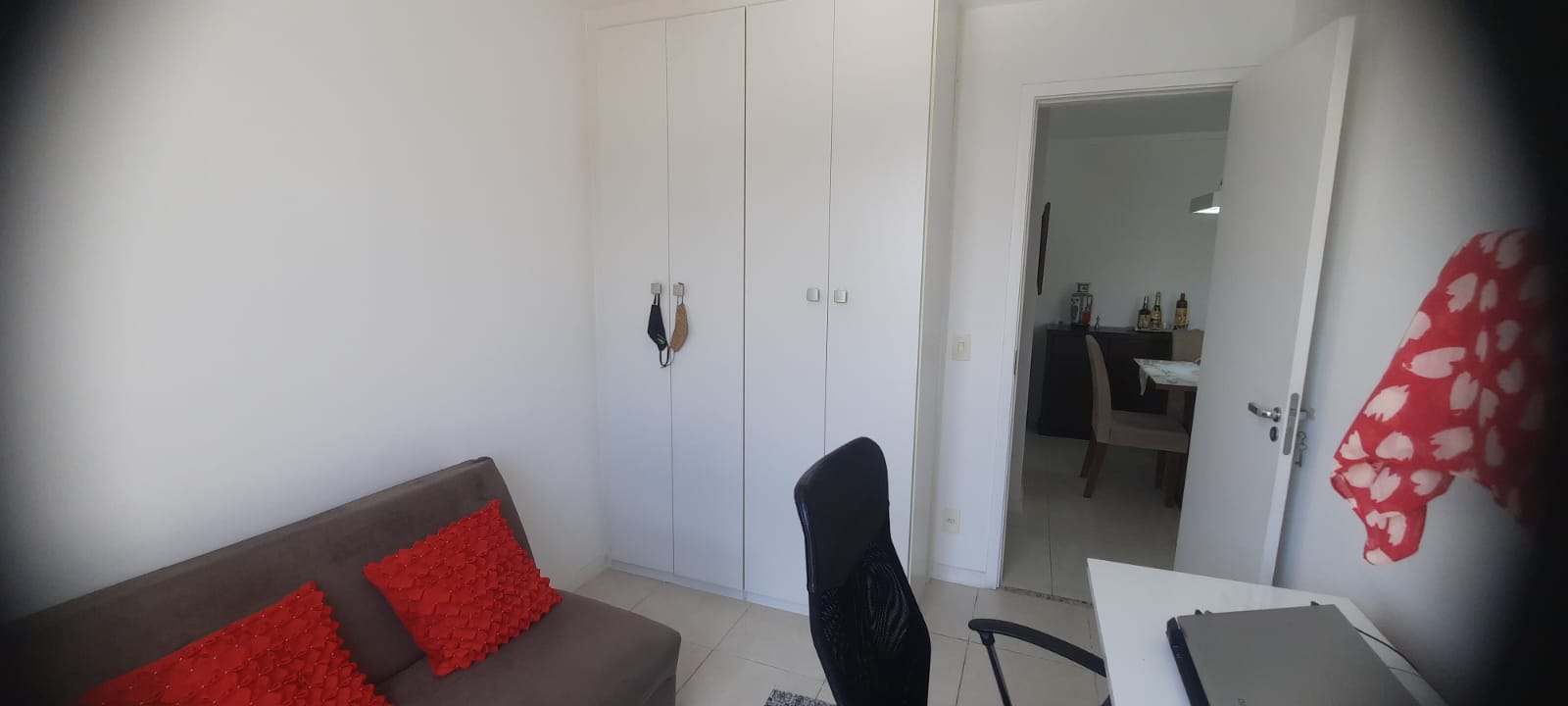 Alugo Apartamento na Praça Seca -  Totalmente Mobiliado - Lindo de 2Qtos. Suíte, Armários em todos os ambientes, 1 vaga de garagem  - R$1.700,00