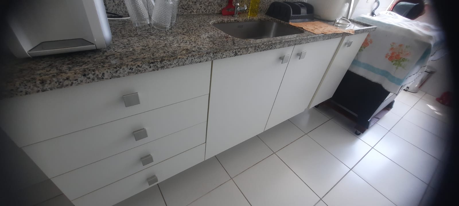 Alugo Apartamento na Praça Seca -  Totalmente Mobiliado - Lindo de 2Qtos. Suíte, Armários em todos os ambientes, 1 vaga de garagem  - R$1.700,00