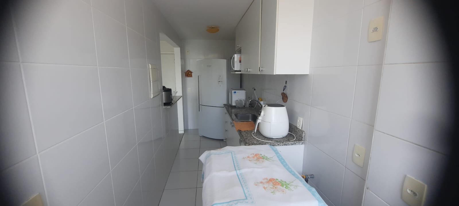 Alugo Apartamento na Praça Seca -  Totalmente Mobiliado - Lindo de 2Qtos. Suíte, Armários em todos os ambientes, 1 vaga de garagem  - R$1.700,00