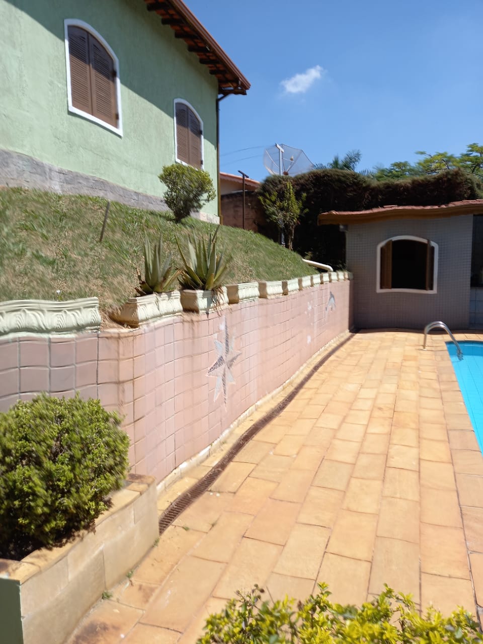 Casa em condomínio fechado com piscina e 4 vagas em Itupeva - SP